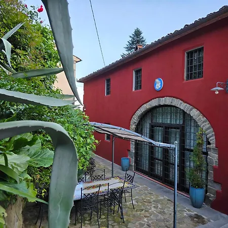La Casa Rossa, Shared Pool, *