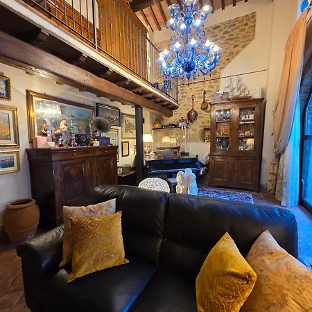 La Casa Rossa, Shared Pool, Marliana