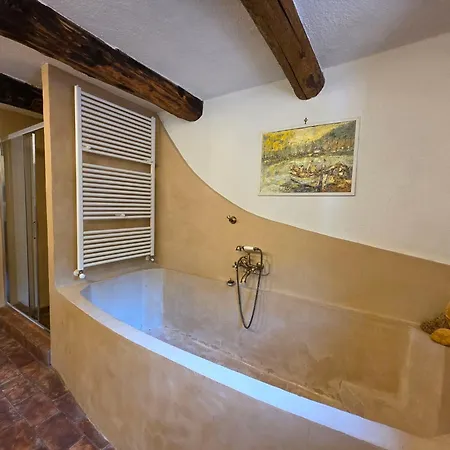 La Casa Rossa, Shared Pool,