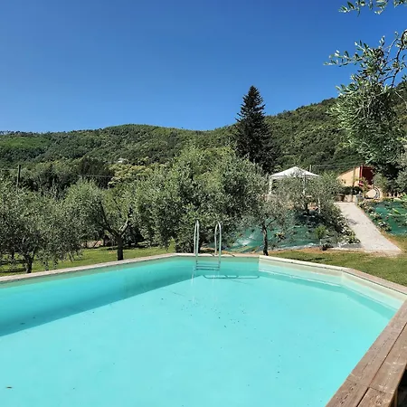 La Casa Rossa, Shared Pool,