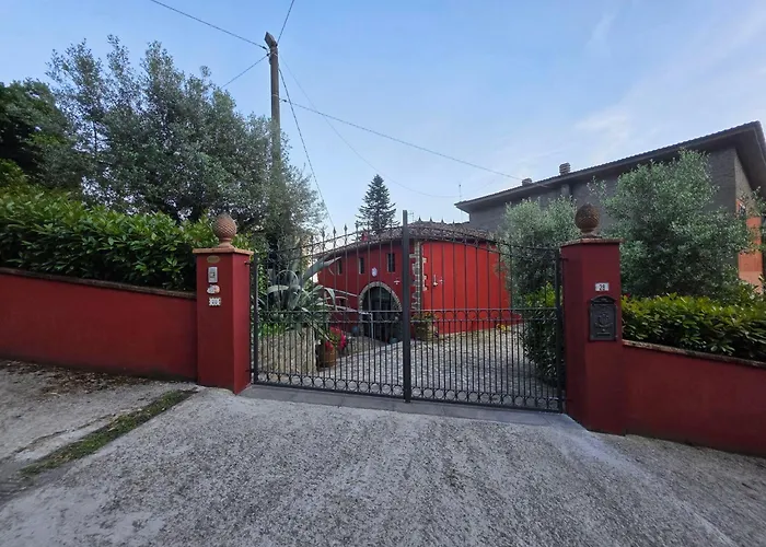 La Casa Rossa, Shared Pool, Holiday home