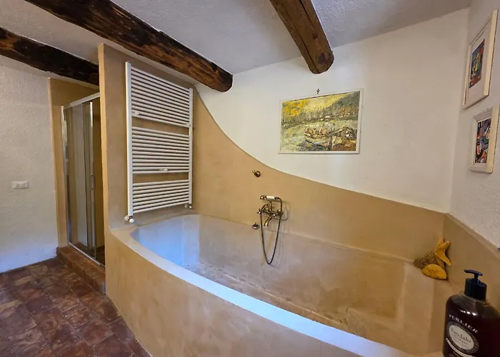 La Casa Rossa, Shared Pool,