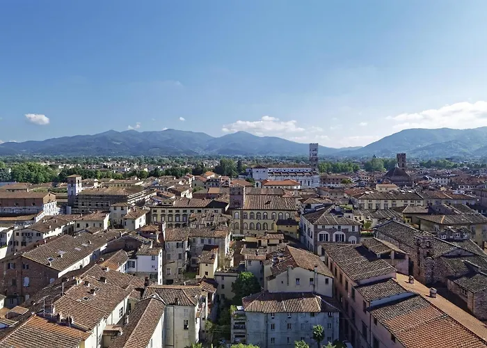 La Casa Rossa, Shared Pool, *